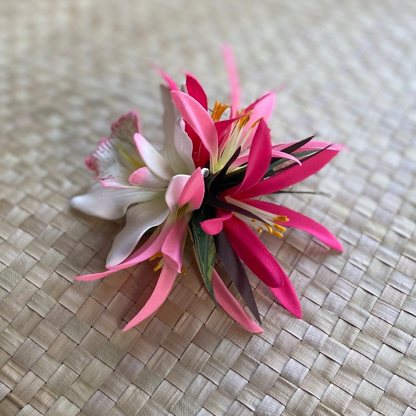 Hawaiian Flower Hair Clip Tahitian Costume Accessories Orchid & Spider Lily Artificial Ti Leaf Tropical Hairpin for Aparima Ahuroa Otea Solo