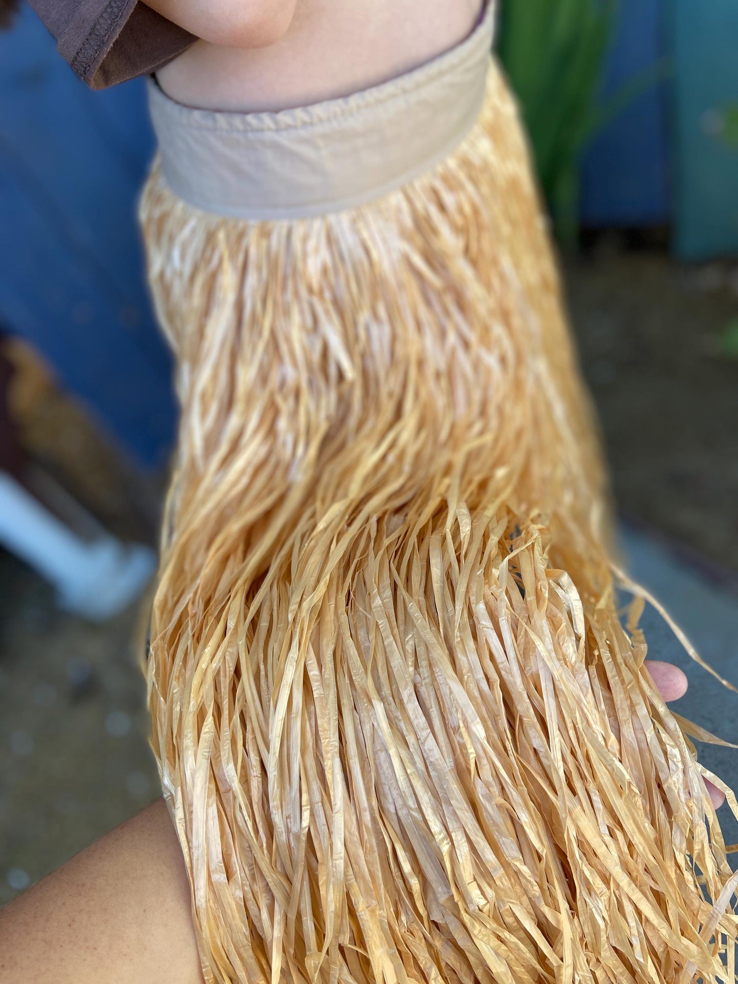 Premium Artificial Grass Skirt Mor’e Fiber Tahitian Hau with Velcro Band Extra Full 5 Layers Performance Quality Hapa Haole Polynesian Dance