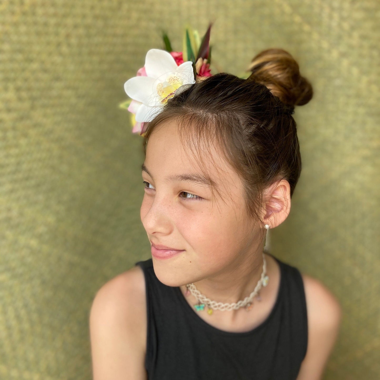 Hawaiian Orchid Rose Pixie Bride Graduation Hair Clip Tahitian Aparima Ahuroa Statement Piece Bridal Artificial Ti Leaf Hair Pin