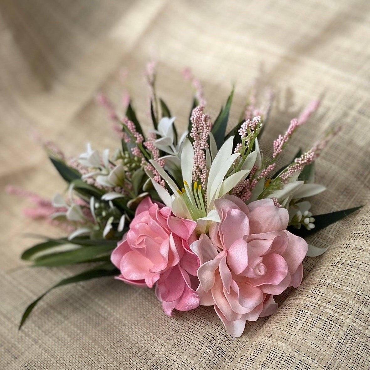 Hawaiian Gardenia Pixie Bride Graduation Hair Clip Tahitian Aparima Ahuroa Statement Piece Bridal Artificial Ti Leaf Hair Pin