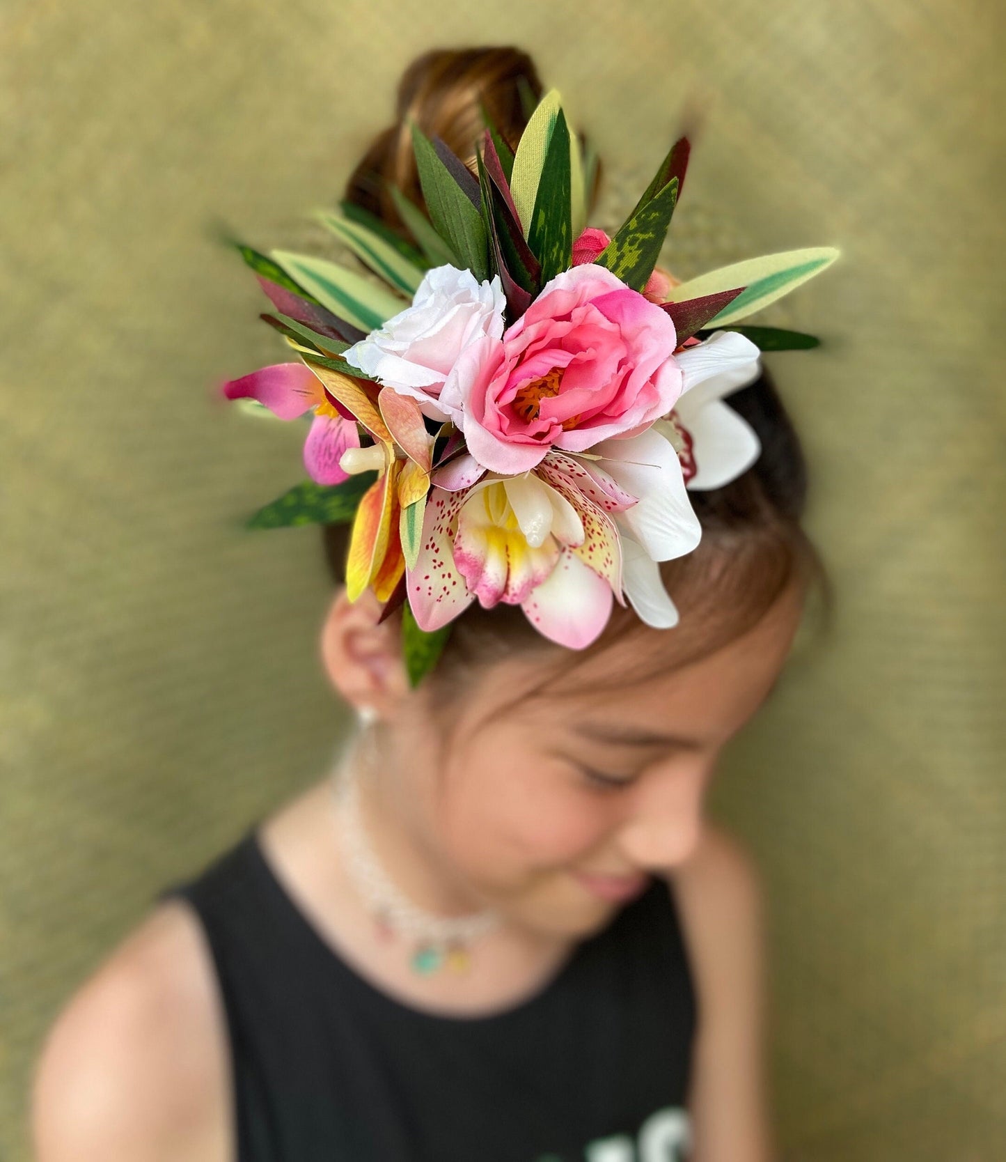 Hawaiian Orchid Rose Pixie Bride Graduation Hair Clip Tahitian Aparima Ahuroa Statement Piece Bridal Artificial Ti Leaf Hair Pin