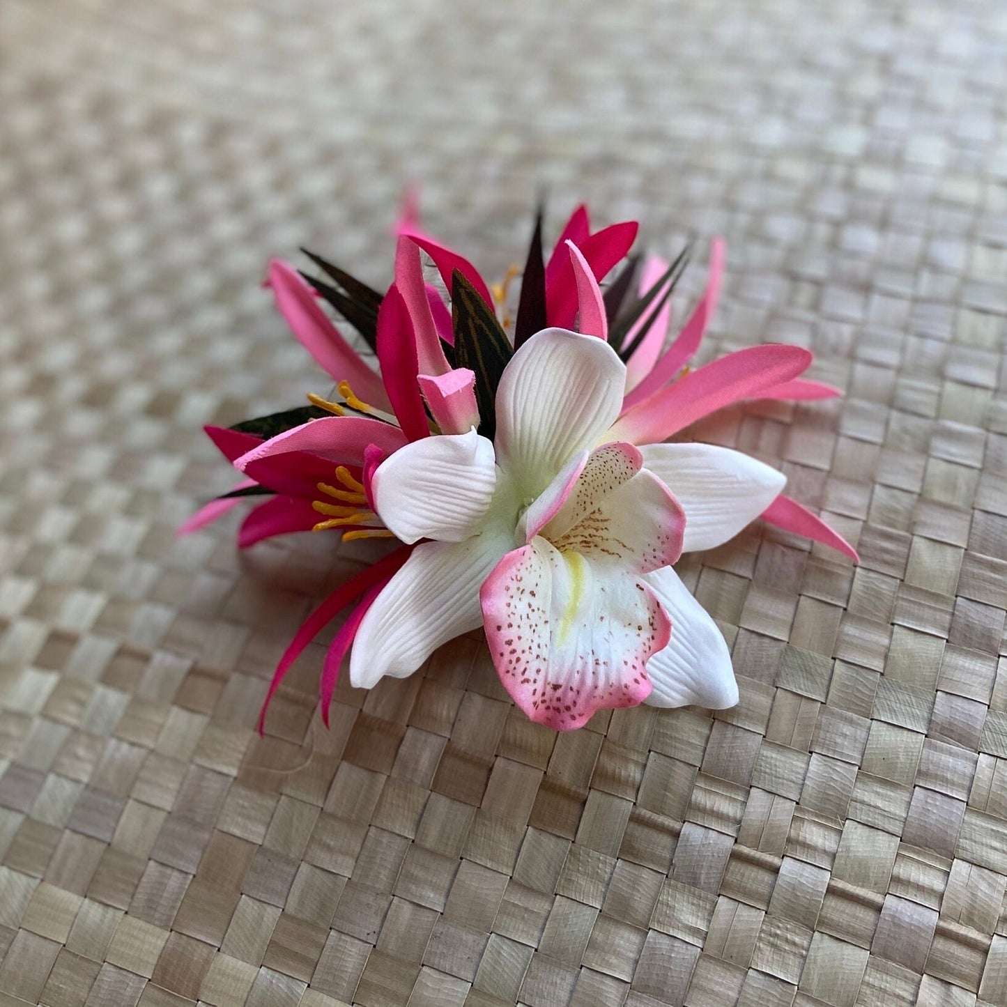 Hawaiian Flower Hair Clip Tahitian Costume Accessories Orchid & Spider Lily Artificial Ti Leaf Tropical Hairpin for Aparima Ahuroa Otea Solo