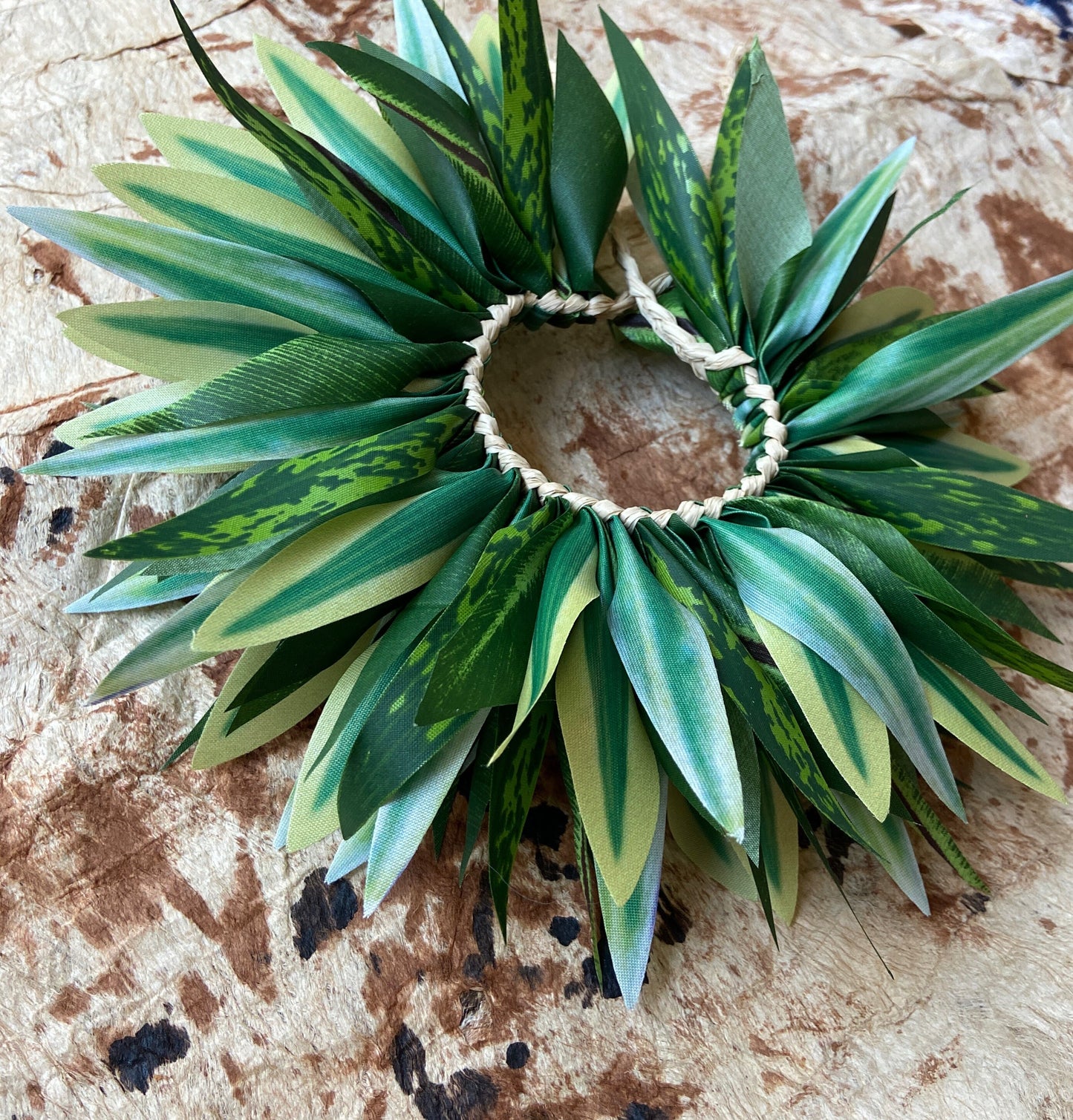 Kupe'e with Choice of Ti, Croton, Song-of-India, or Variegated Leaves