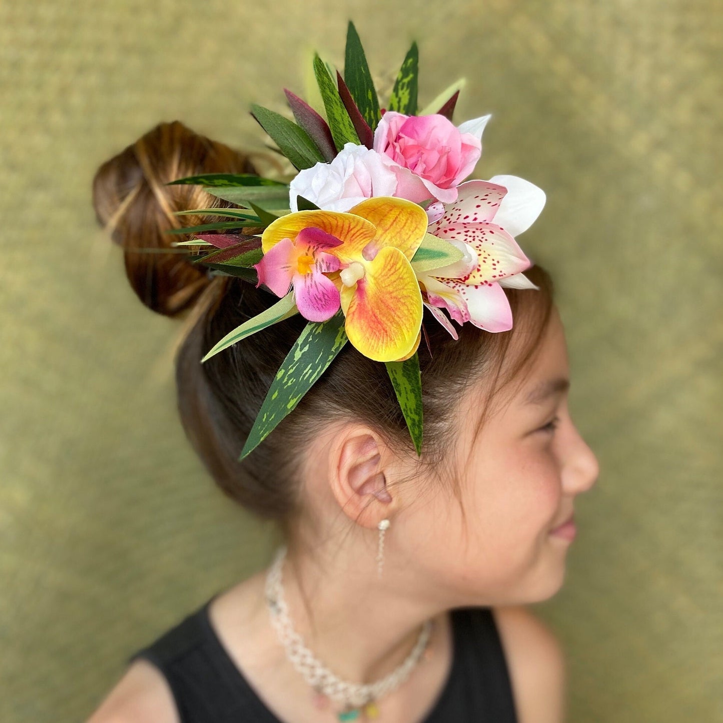 Hawaiian Orchid Rose Pixie Bride Graduation Hair Clip Tahitian Aparima Ahuroa Statement Piece Bridal Artificial Ti Leaf Hair Pin