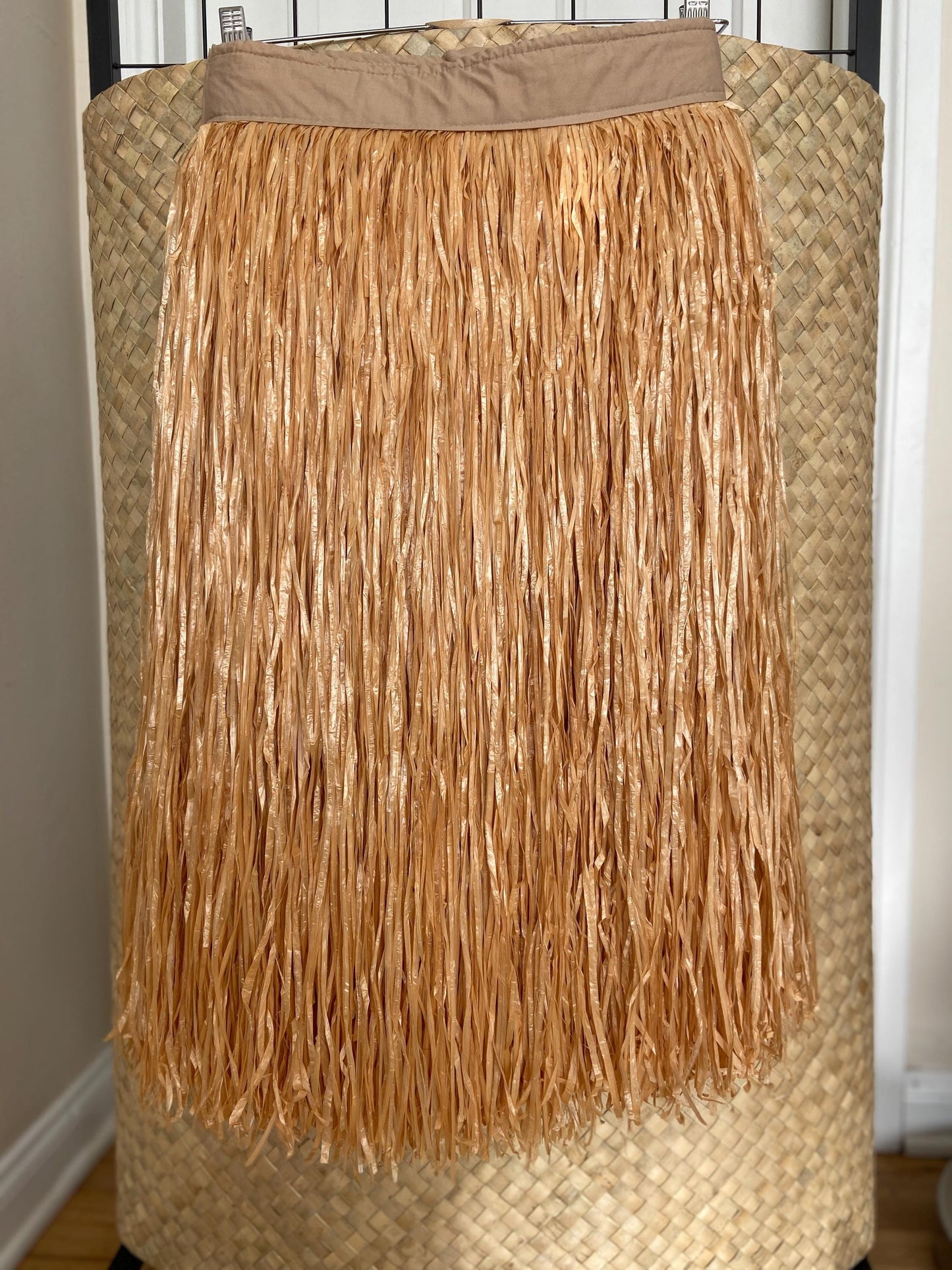 Premium Artificial Grass Skirt Mor’e Fiber Tahitian Hau with Velcro Band Extra Full 5 Layers Performance Quality Hapa Haole Polynesian Dance