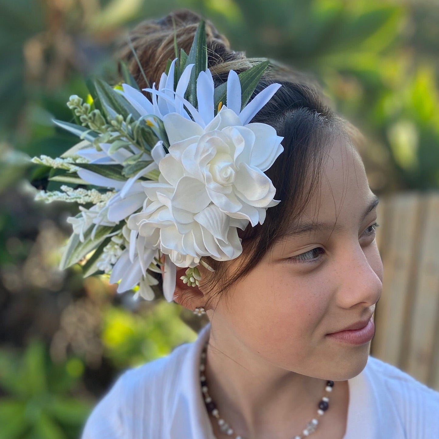 Hawaiian Gardenia Pixie Bride Graduation Hair Clip Tahitian Aparima Ahuroa Statement Piece Bridal Artificial Ti Leaf Hair Pin