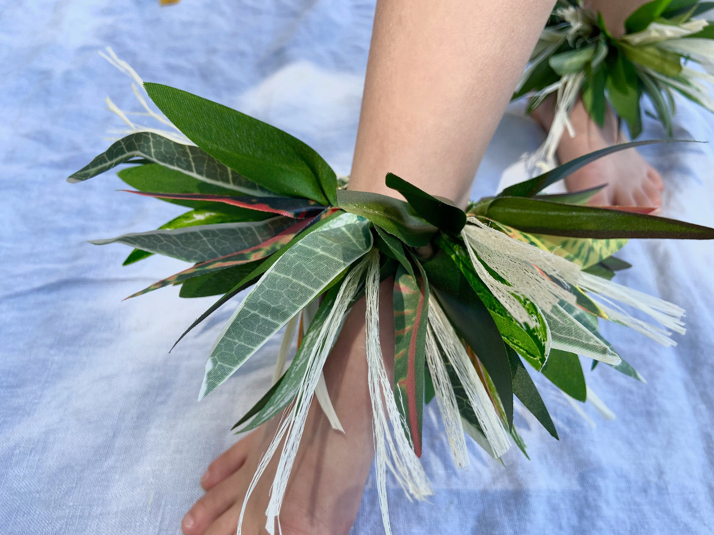 Kupe'e with Choice of Ti, Croton, Song-of-India, or Variegated Leaves