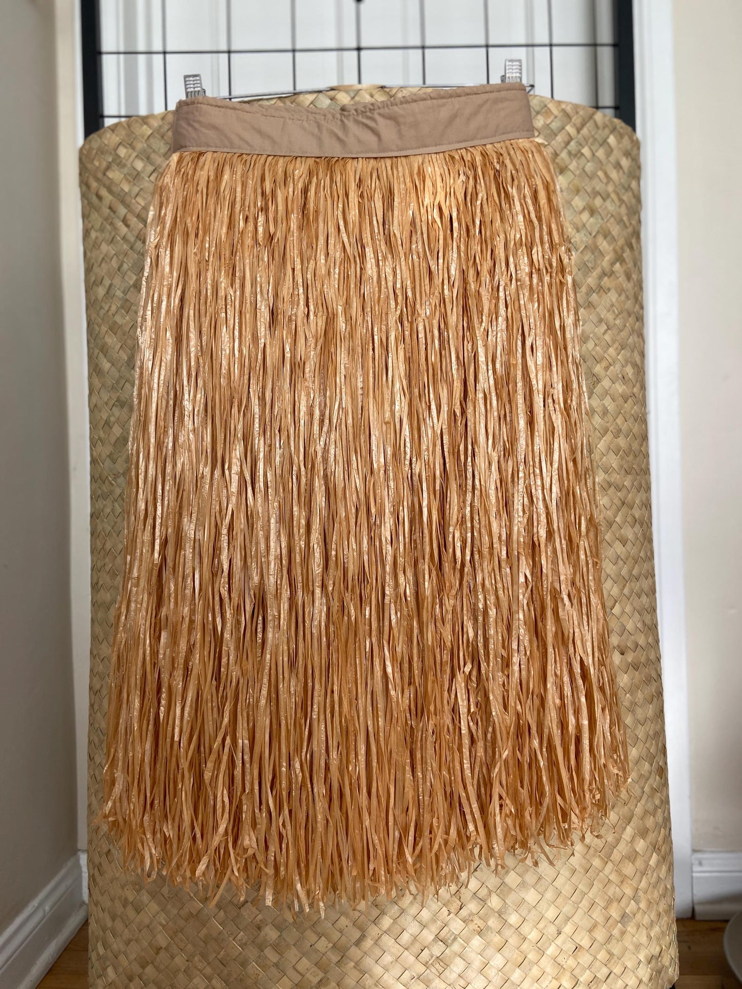 Premium Artificial Grass Skirt Mor’e Fiber Tahitian Hau with Velcro Band Extra Full 5 Layers Performance Quality Hapa Haole Polynesian Dance