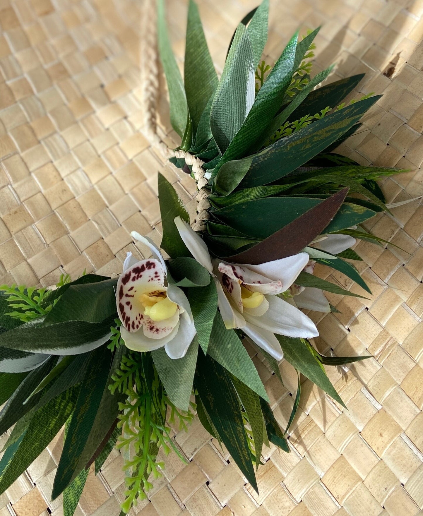 Orchid and Ti Leaf Kupe'e