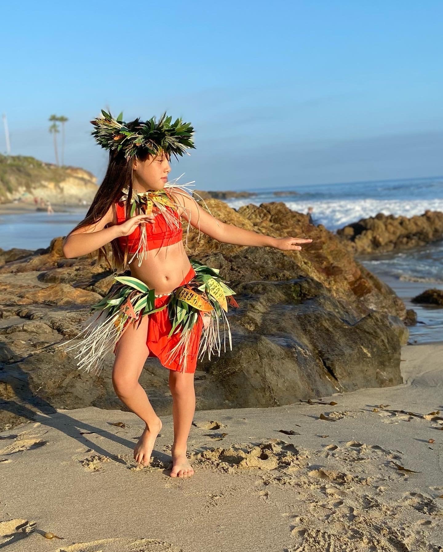 Keiki Costume 3pcs Set Otea Tamārii 4-12 Yrs Premium Competition Grade Haku Lei Po'o, Neckpiece, & Half Hip Hei for Ori Tahiti Performance