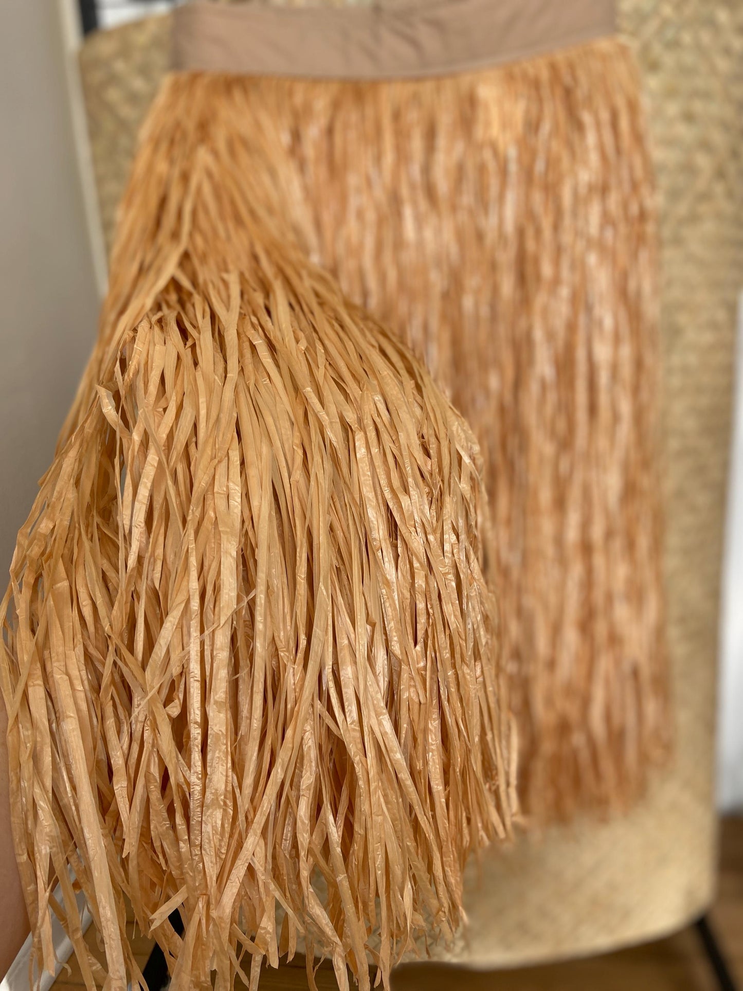 Premium Artificial Grass Skirt Mor’e Fiber Tahitian Hau with Velcro Band Extra Full 5 Layers Performance Quality Hapa Haole Polynesian Dance