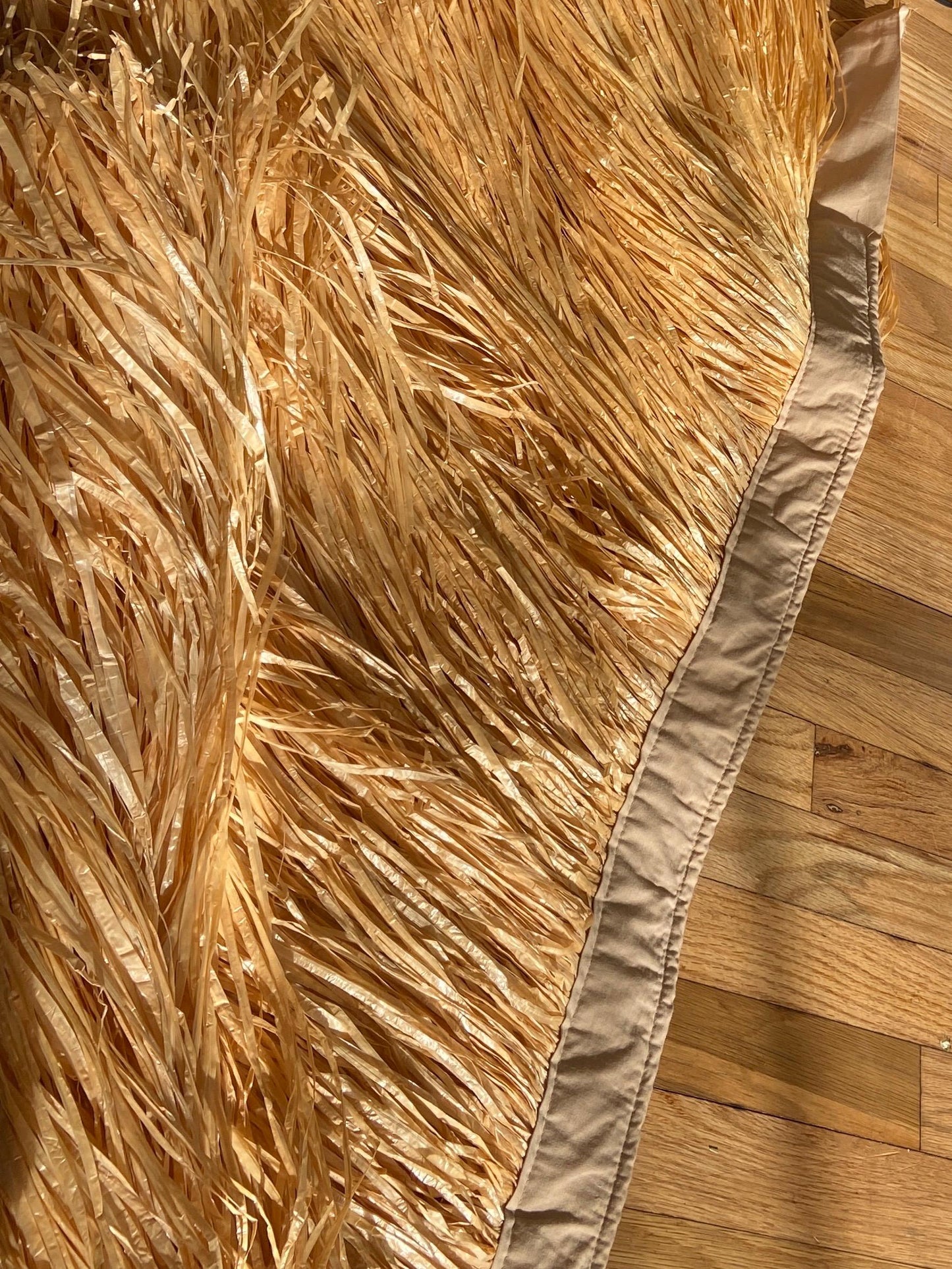 Premium Artificial Grass Skirt Mor’e Fiber Tahitian Hau with Velcro Band Extra Full 5 Layers Performance Quality Hapa Haole Polynesian Dance